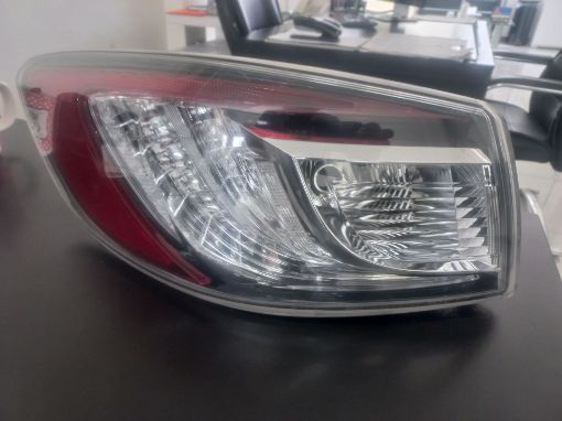 تصویر  چراغ خطر عقب چپ اصلی مزدا 3نیو روی گلگیر عقب 