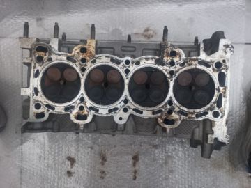 تصویر  سر سیلندر اصلی مزدا 3 جدید و قدیم 